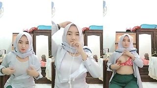 Perawat Nakal Buka Baju Di Live Streaming