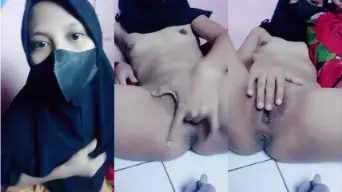 Ukhti Tersepuh Menggeliat Kesepian, Menggoda Diri Sendiri Usai Ditinggalkan Suami
