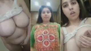 Video Cewek Montok Bertetek Gede Bugil Total Di Depan Kamera, Ngentot Bareng Pacar.