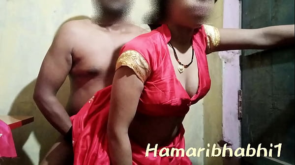 Cewek Desa India Digebukin Sambil Pake Saree Merah Panas, Crot Di Dalem.