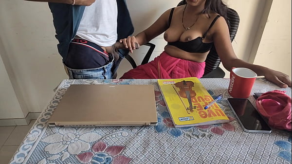 भारी उठती देसी भाभी को ऑफिस में ही जमकर चोदा