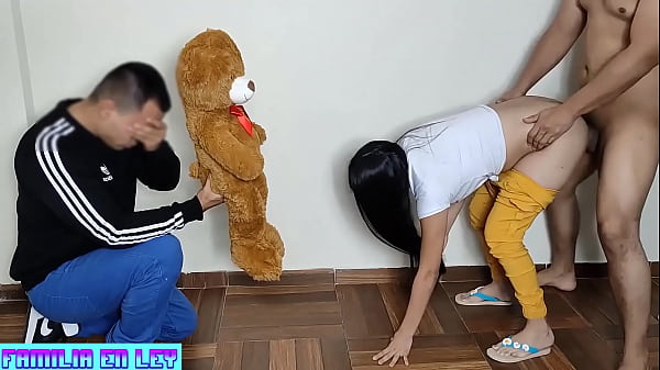Novia Nakal Siap Goyang Di Depan Pacar Bodoh, Dihardcore Teman Baiknya Yang Gagah