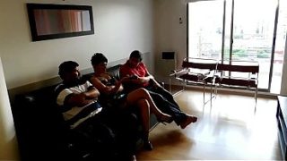 Tidak Ada Acara Seru Di Tv, Jadi Aku Goyang Tukang Ledeng Dan Teman Suamiku Sampai Puas