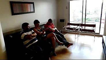 Tidak Ada Acara Seru Di Tv, Jadi Aku Goyang Tukang Ledeng Dan Teman Suamiku Sampai Puas