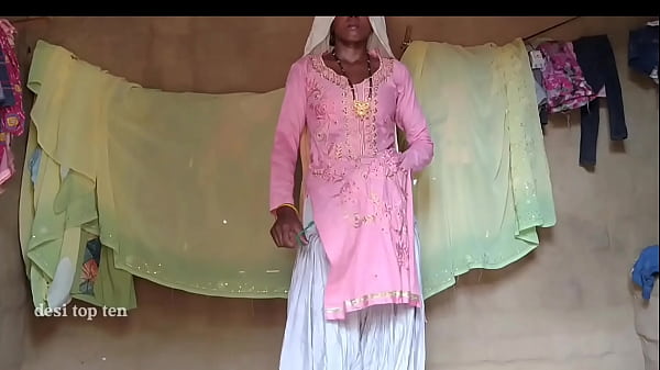 मेरी गर्म पत्नी की चटखारेदार चूत को जीभ से सहलाने के बाद मोटे लंड से जमकर चोदा