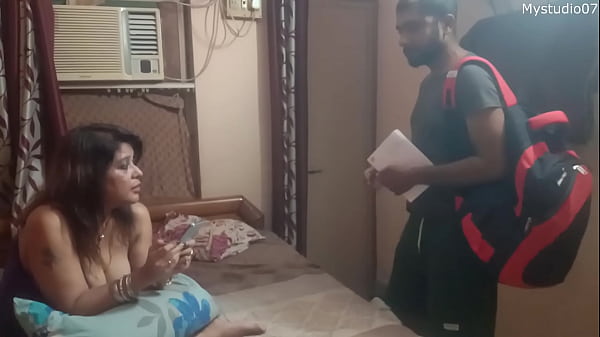 Teman-teman Menggila Di Ranjang Ibu Tiriku, Kusimpan Semua Rekaman Dengan Suara Hindi Yang Jelas Dan Panas