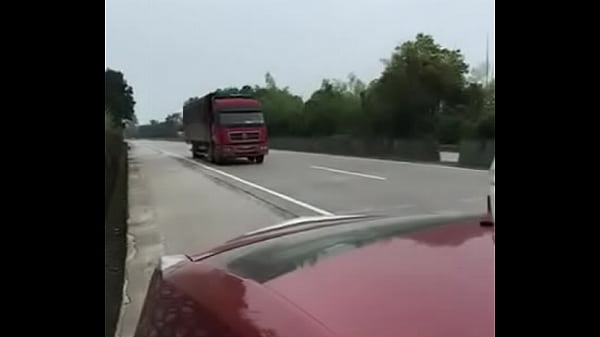 Pria China Dan Pacarnya Ngewe Panas Di Mobil Pinggir Jalan Tol