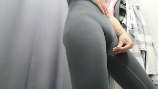 Ganti Baju Di Ruang Ganti, Kamera Tersembunyi, Cewek Rusia Montok Dengan Puting Menggoda.
