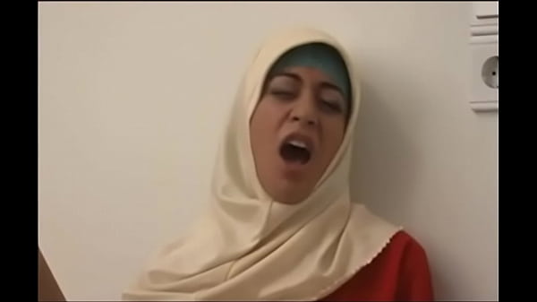 Muslimah Arab Berhijab Dengan Sensualitas Yang Menggoda