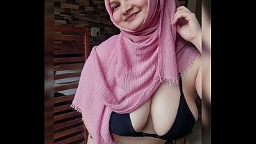 Kompilasi Goyangan Pantat Hijabku Yang Menggoda