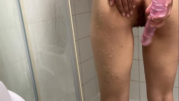Gadis Arab Muda Menggoda Diri Sendiri Di Kamar Mandi Dengan Dildo Besar Hingga Klimaks Saat Lebaran