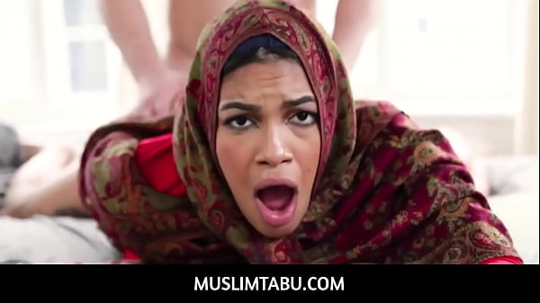 Maya Farrell, Sang Adik Tiri Arab Berhijab, Dipaksa Menikah Dan Dihancurkan Kemaluannya