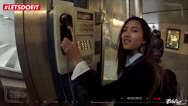 Turis Thailand Menggoyang Paha, Ranumnya Dibelah Hingga Tumpah