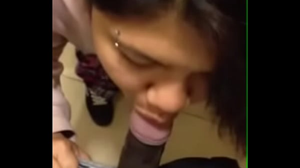 Desi Cewek Nikmatin Ngeces Kontol, Bikin Crot Penuh Mulut.