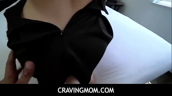 Dani Jensen, Ibu Tiri Seksi Dan Montok, Menggoda Anak Tirinya Untuk Hubungan Terlarang