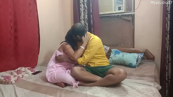Desi Garmi Bhara Romantik Sex, Ghar Pe Bane Hindi Audio Ke Saath