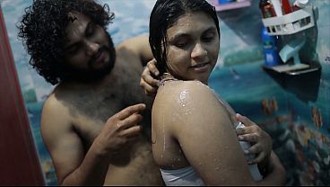 Cewek India Mandi Air Panas, Adik Tiri Seksi, Romantisme Bikin Basah.