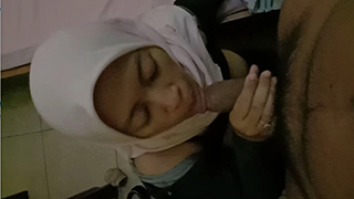 Bokep Indo Hijab Ngewe Sambil Nyepong Kontol Gede Pacar Sampe Crot