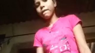 Gadis Desa Pamer Tubuh Telanjang Sendirian, Pose Nakal Bikin Makin Liar.