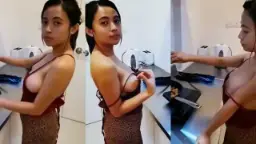Pembantu Masakan Siap Digoblok Kapan Aja, Tinggal Nunggu Kontol Masuk.