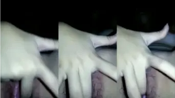 Putri Kurnia Lagi Asik Ngocok Memek Di Atas Sambil Moans Nikmatin Sendiri