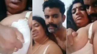 Tonton Video Mesum Telugu: Cowok Bejat Meremas-remas Tetek Gede Montok Si Milf Sialan.
