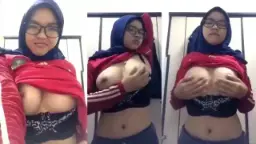 Video Jilbab Bugil Berkacamata, Tangan Kasar Remas-remas Toket Montok Sambil Mengerang