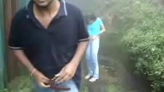 Video Mesum Tamil Pasangan Horny Ngewe Di Tengah Hujan Deres, Crot Di Mana-mana