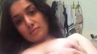 Video Panas Banget: Cewek Paki Cantik Mainin Memek Dan Bokongnya Sampe Crot