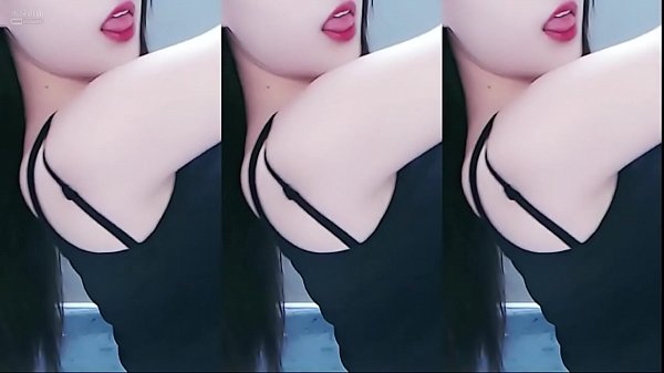 Cewek China Goyangin Pantat Basah Kencengin Memek