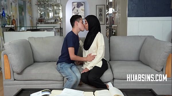 Cewek Berhijab Remaja Akhirnya Nggak Tahan Sama Nafsu Bejat, Ngasih Semua Yang Diminta.
