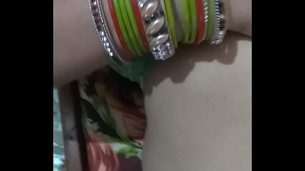 Desi Aunty, Siap Digoyang Di Ranjang, Nungguin Kontol Lo Ngejusin Memeknya Yang Basah Kuyup.