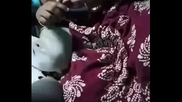 Desi Cuckold Threesome, Dua Kontol Masuk Satu Lubang, Istri Digilir Sambil Suami Nonton.