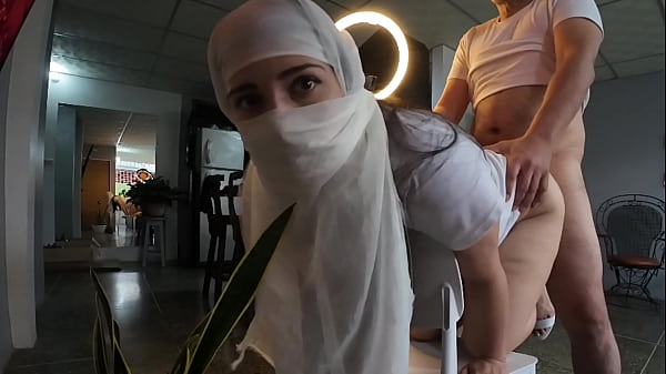 Ngentot Keras Sampe Crot Di Bokong, Cewek Hijab Religius Makin Liar Pas Colmek