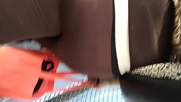 Señora Culona Jalan Ke Kantor, Goyangin Bokong Tegang, Siap Digarap Di Jam Sibuk.