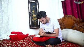 Desi Ibu Tiri Montok Dengan Toket Gede Ngewe Keras Sama Anak Tiri Pas Sendirian Di Rumah, Full Film Pake Suara Hindi Bikin Makin Greget!