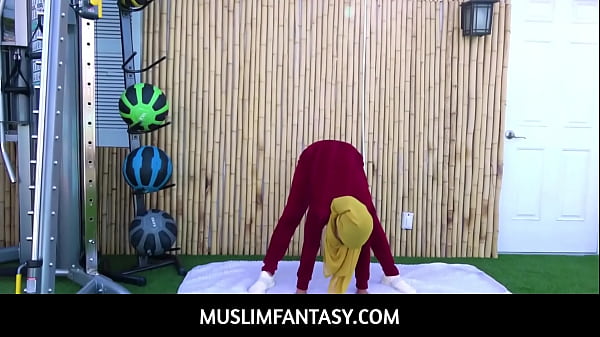 Pelatih Fitness Bugil Ngentot Habis-habisan Klien Arab Eksotis Sampai Muncrat