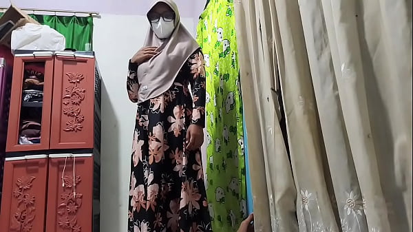 Bu Guru Gregetan Lihat Muridnya Lagi Colmek, Langsung Ngajak Crot Bareng Di Kelas.