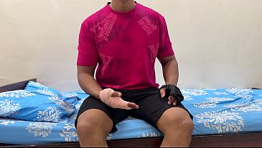 Ibu Tiri Ngerawat Anak Tirinya Yang Luka, Malah Ngegoda Dan Nyepong Kontolnya Sampai Crott, Lalu Dientot Keras Sampai Meringis.