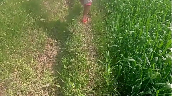Ibu-ibu India Desi Bergairah Ngewe Di Luar Sama Bocah Muda, Crot Di Mana-mana.