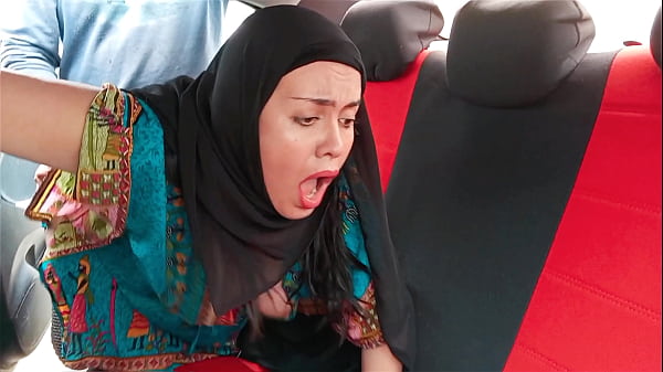 Ibu Tiri India Berjilbab Digenjot Di Dalam Mobil, Makin Nikmat Sambil Nahan Erangan Mesum