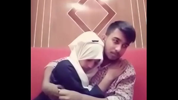 Desi Cewek Dan Cowok Lagi Ciuman Basah Di Hotel, Bibir Saling Menjilat, Badan Panas Pengen Ngewe.