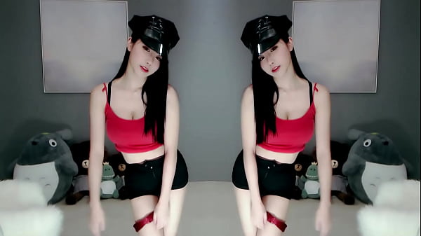 Cewek Cina Goyang-goyang Sange Di Pinggir Laut, Bikin Pengen Ngewe