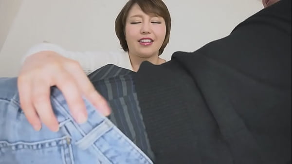 Mami Goyangin Memek Di Depan Temen-temen Anaknya, Bikin Mereka Ngaceng. Feat. Futaba Mio 1