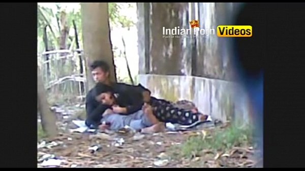 Ngentot Di Luar Sama Cewek Desi, Mulut Muncrat Kena Kontol Pacar – Video Bokep India