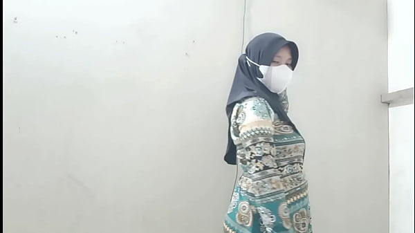 Ngentotin Istri Tetangga Pas Suaminya Cabut Kerja, Enak Banget Rasanya.