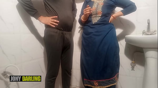 Ngentotin Bhabhi Punjabi Sama Bihari Di Kamar Mandi Pas Ngebul, Suara Hindi-punjabi Kotor Bikin Makin Basah.