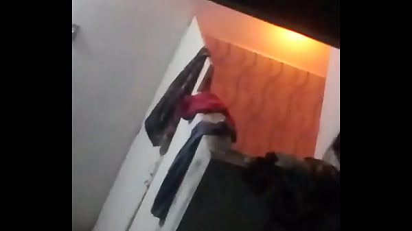 Mandi India Bikin Basah, Badan Menggigil, Liang Ranum Minta Digaruk-garuk.