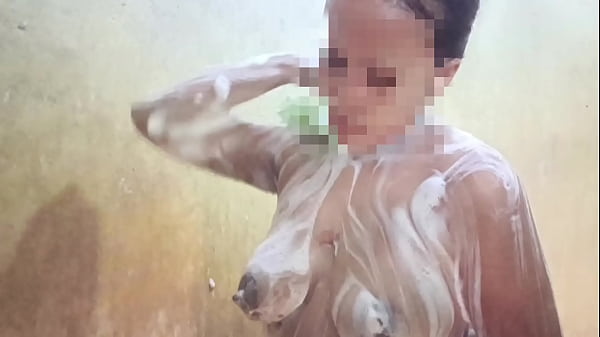 Lihatin Aku Mandi Ya Sayang, Biar Anget Anget Basah Basah Gini Loe Liatin, Pengen Loe Raba-raba Kan?