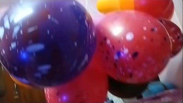 Bocah India Main Balon, Tapi Balonnya Nempel Di Selangkangan, Bikin Basah Dan Makin Kenceng.